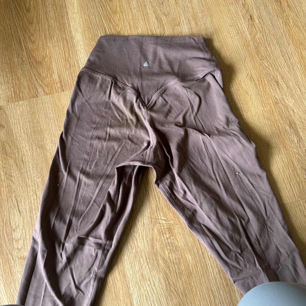 Brown leggings v cut